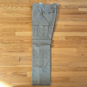 Men’s Levi’s cargo pants  34x34 khaki smoke free home